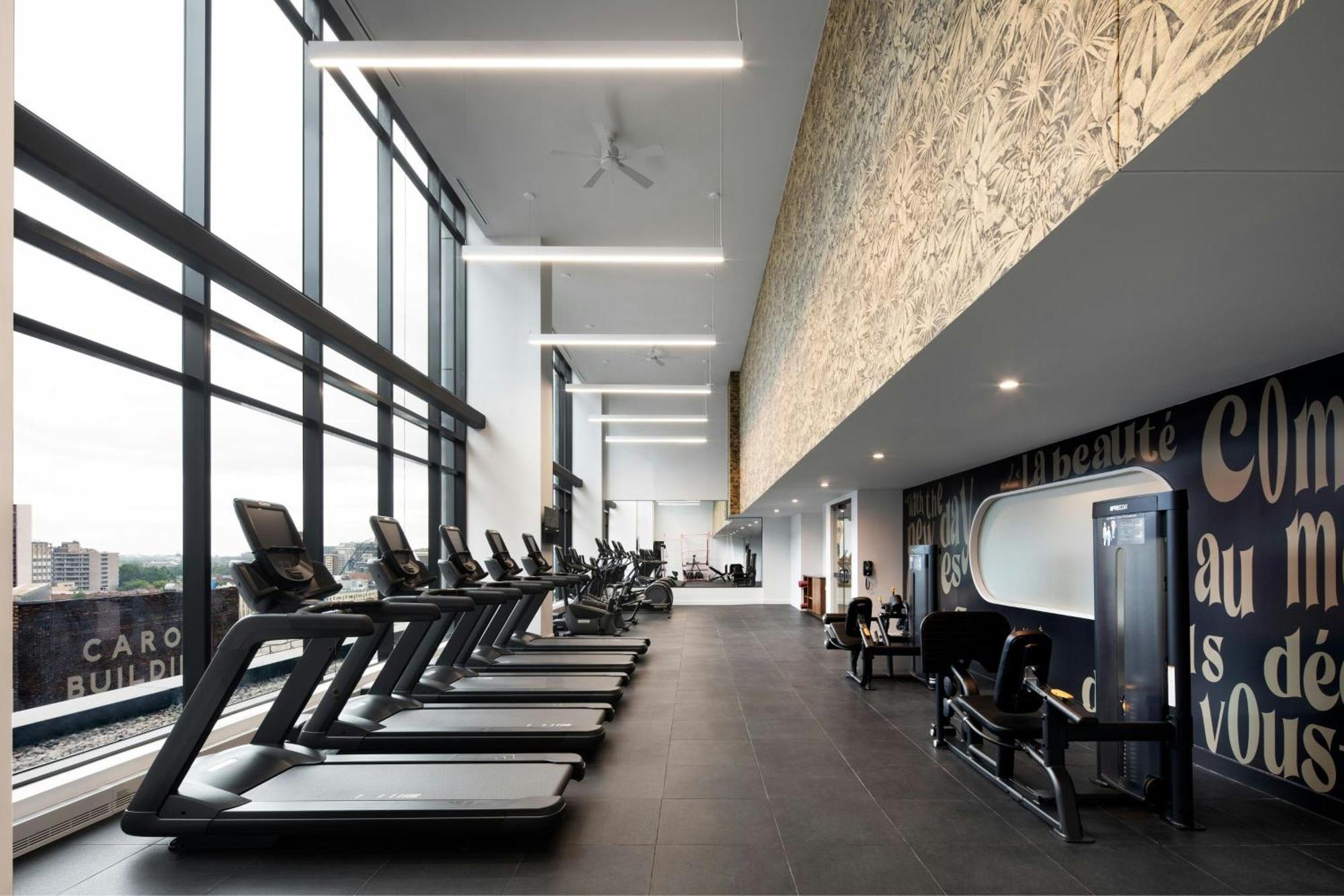 Honeyrose Hotel, Montreal, A Tribute Portfolio Hotel Bagian luar foto The gym at The Collective Old Oak