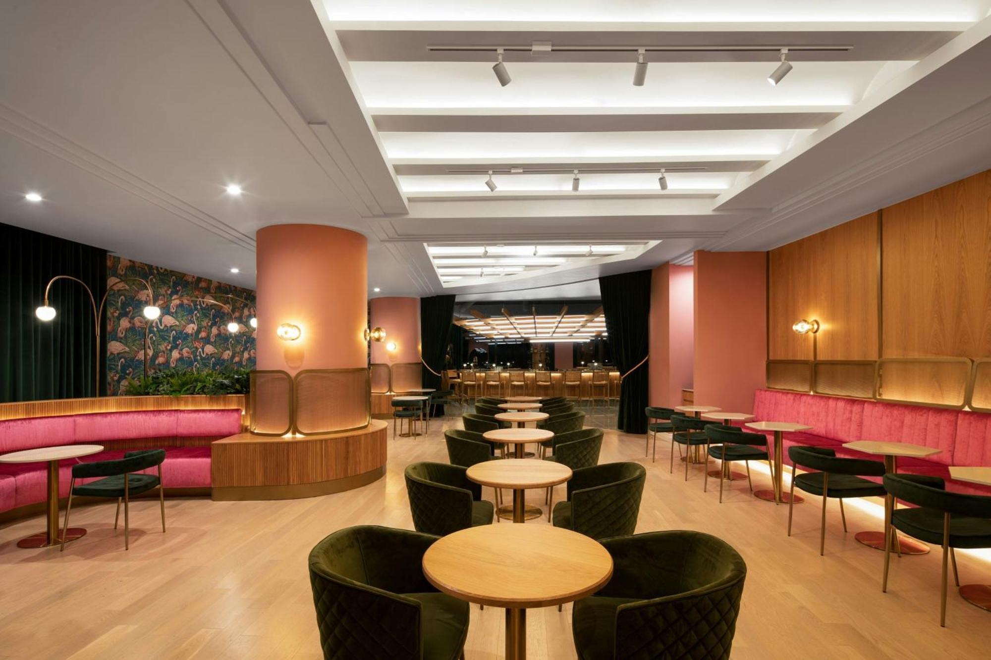 Honeyrose Hotel, Montreal, A Tribute Portfolio Hotel Bagian luar foto The Lounge at London Heathrow Airport