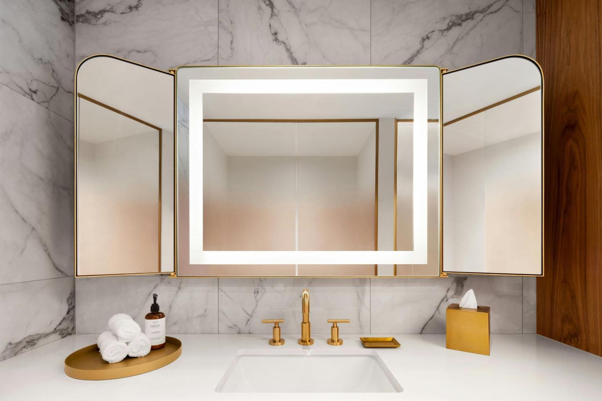 Honeyrose Hotel, Montreal, A Tribute Portfolio Hotel Bagian luar foto Bathroom fixtures by Dornbracht