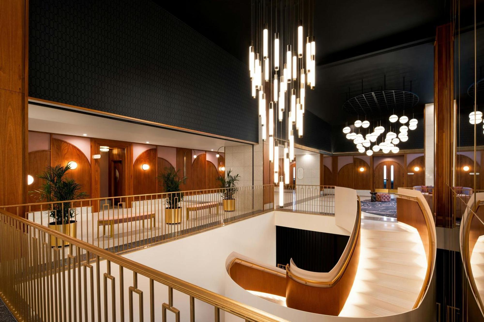 Honeyrose Hotel, Montreal, A Tribute Portfolio Hotel Bagian luar foto The interior of the new terminal
