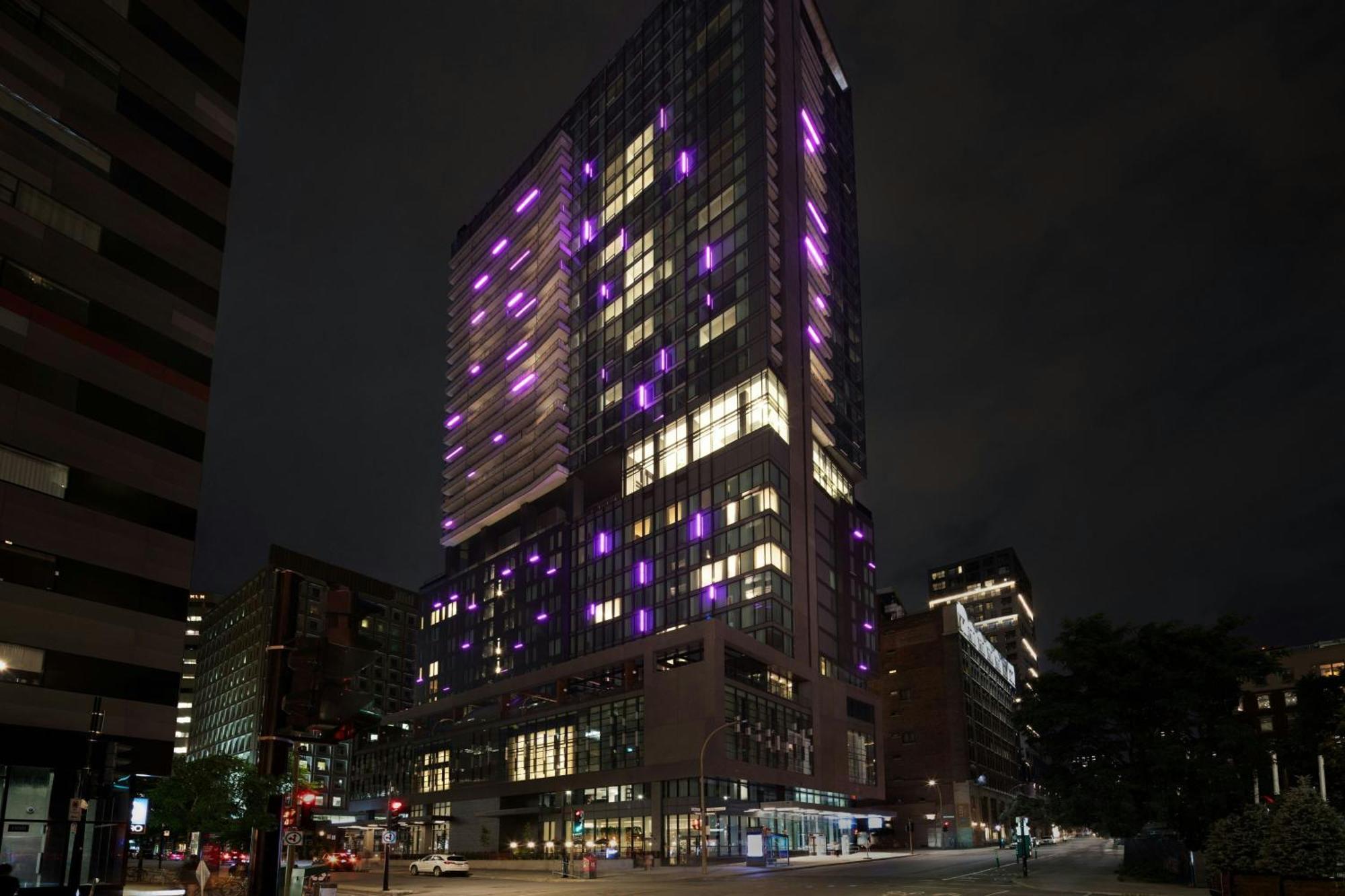 Honeyrose Hotel, Montreal, A Tribute Portfolio Hotel Bagian luar foto The Standard East Village at night